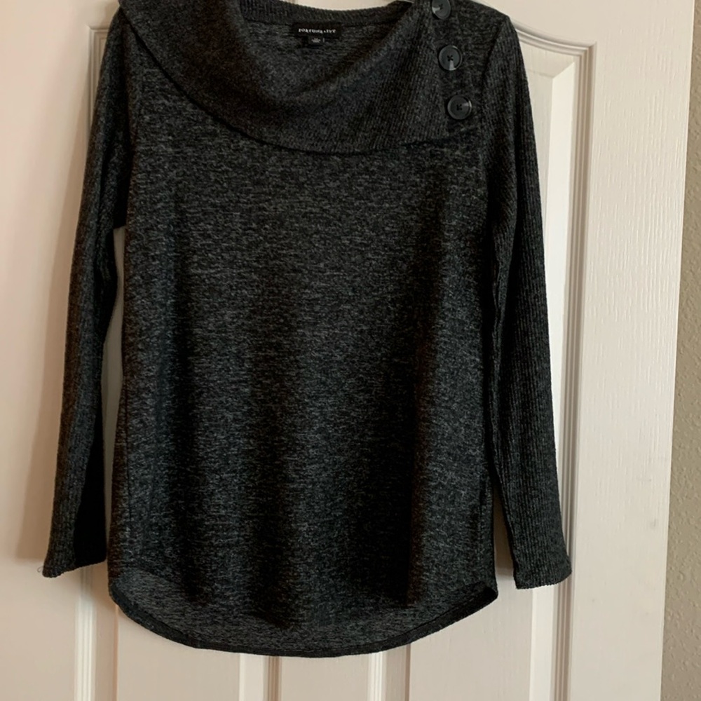 Ladies charcoal gray lightweight sweater size medium.